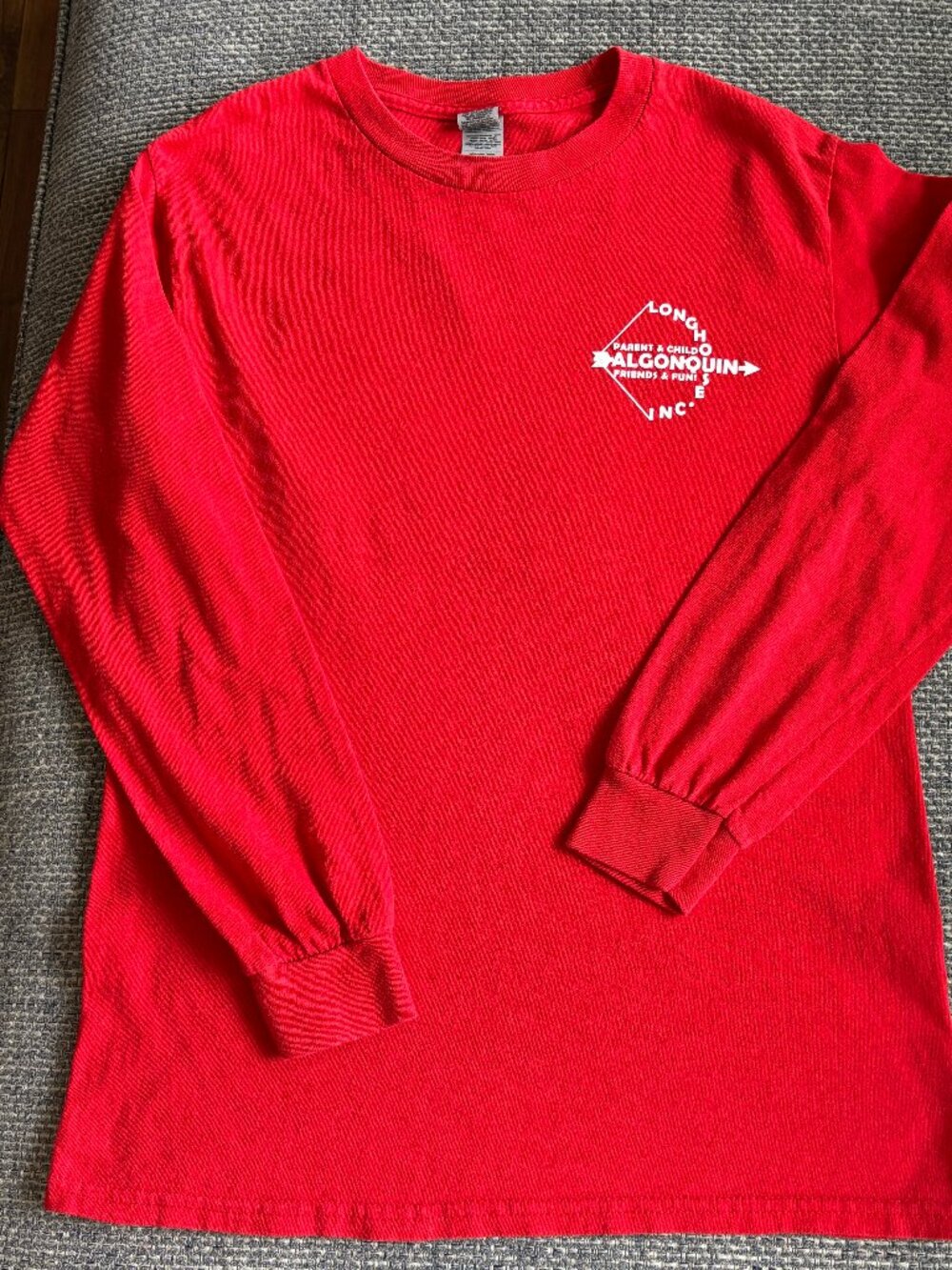Gildan Heavy Cotton Algonquin Longhouse Parent & Child LS T-Shirt | Sz Small